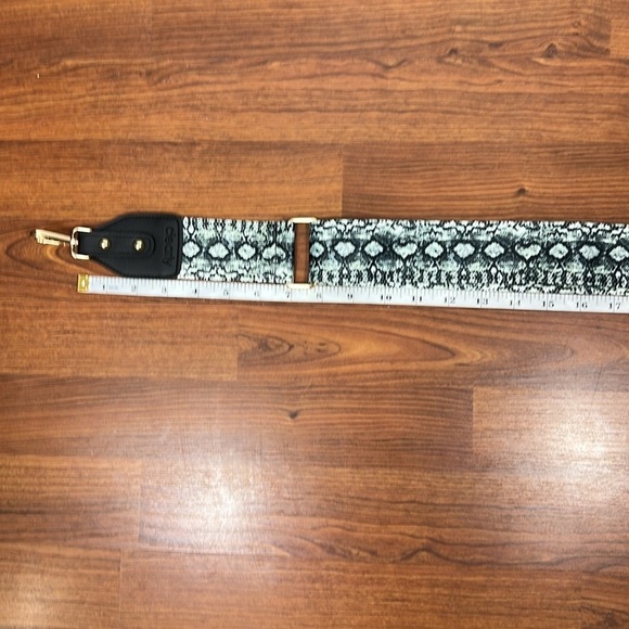 Clearly Handbags Cobra Print Strap NWT - Picture 4 of 6